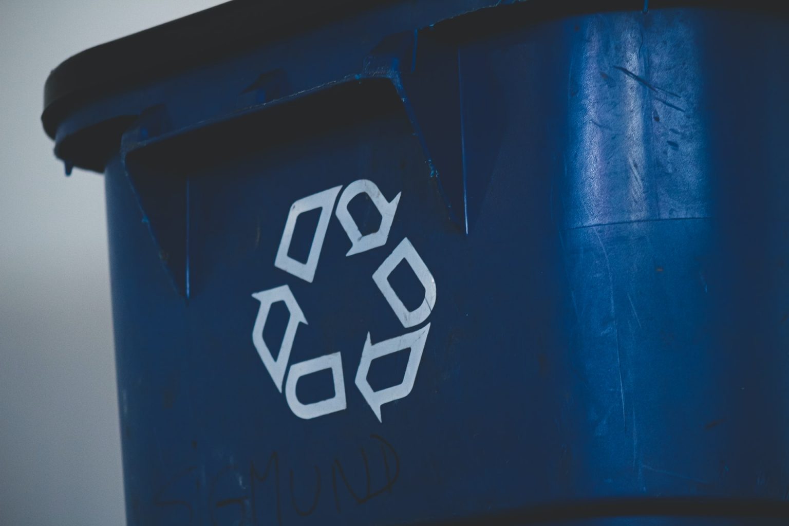 Afval scheiden voor bedrijven met rolcontainers voor correcte afvalverwerking en duurzaamheid